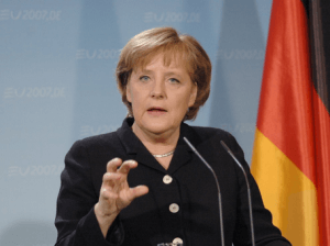 Merkel says Germany open to trading arms to Angola 