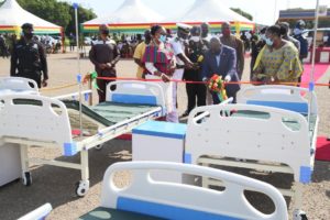 President presents 10,000 beds to Ministry of Health