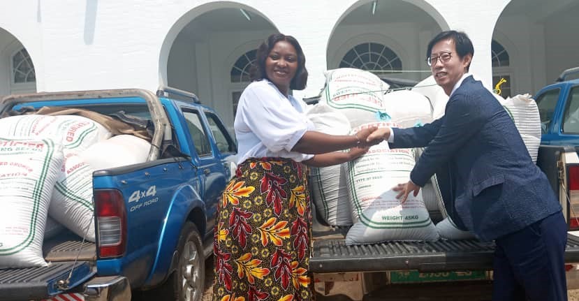 KOICA presents 2.5MT high-quality rice seeds to farmers in Ghana