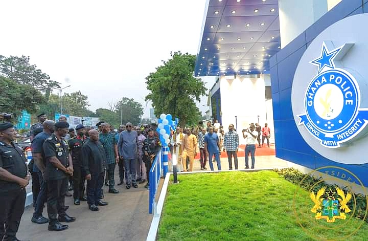 President inaugurates rehabilitated offices at Police Headquarters