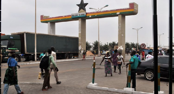 Togolese border security officials hinder Ghanaian travellers from crossing into Lome