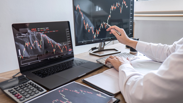 Navigating the risks and rewards of auto trading strategies for investors